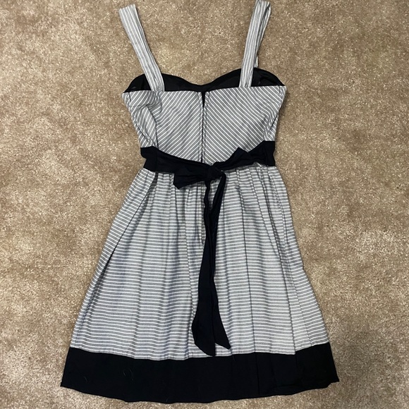 Black and White Striped Dress! - Picture 4 of 4